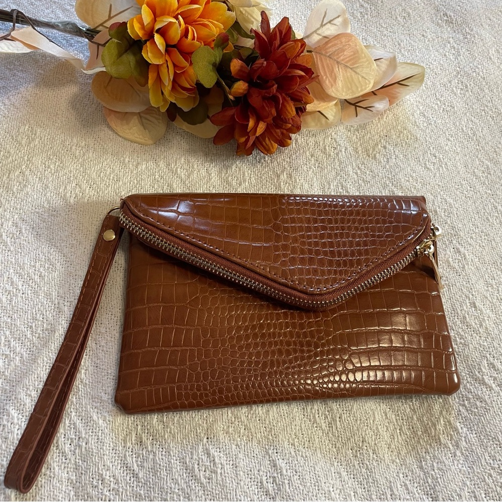 Brown Faux Crocodile-Embossed Clutch‎